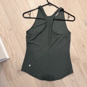 LULULEMON like new olive green ribbed lightweight tank Sz 4